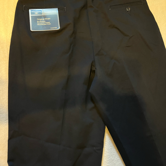 Mens Dockers Classic Fit Pleated Pants Navy Blue size W34x32L New - Picture 8 of 8